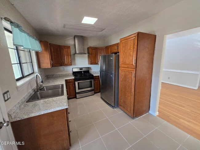 Building Photo - 4759 Excalibur Dr