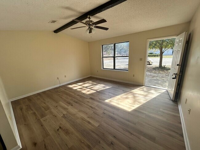 Building Photo - 216 Edgewood Pl