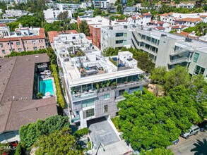 Building Photo - 1345 Havenhurst Dr