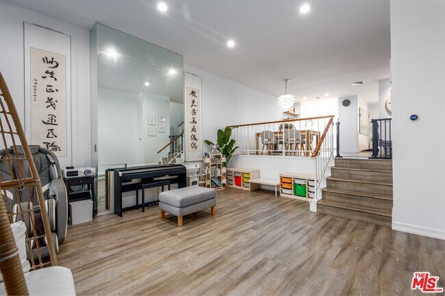 Building Photo - 5848 Canterbury Dr