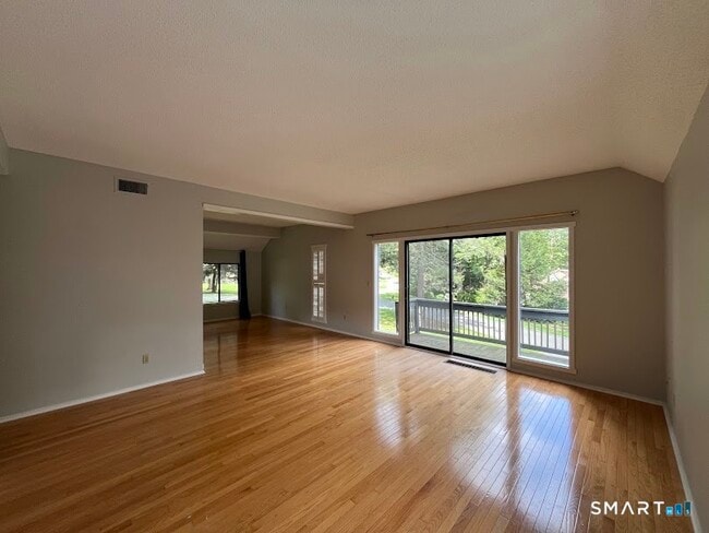 Building Photo - 302 Heritage Vlg