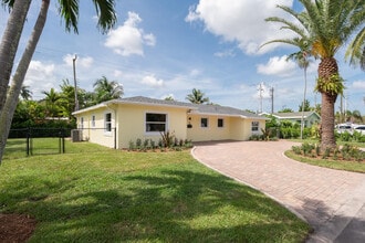 Building Photo - 374 Linda Ln