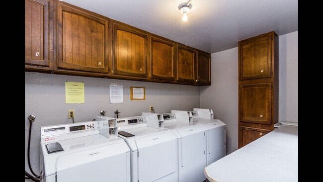 Foto del edificio - 785 W 19th St