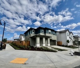 Building Photo - 2604 Atascadero Dr
