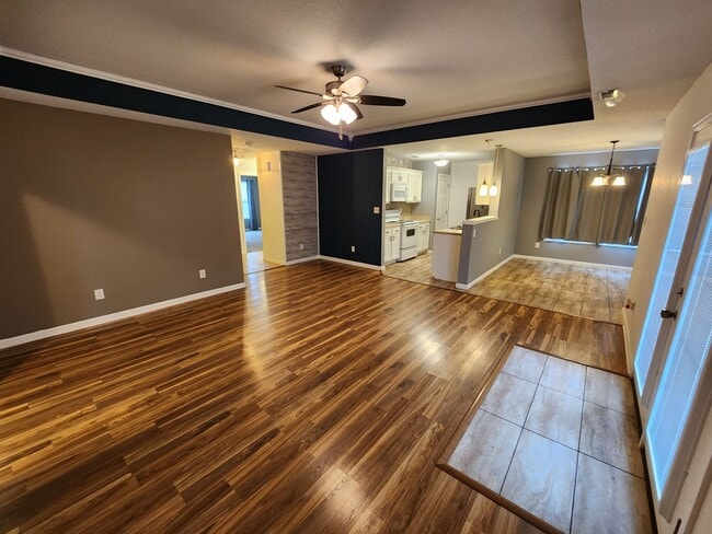 Building Photo - Beautiful newer home with everything on main level in Seaman Schools