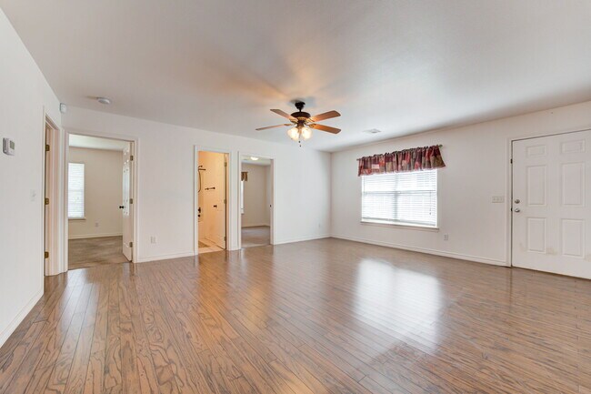Building Photo - 3727 Cedar Ridge Dr
