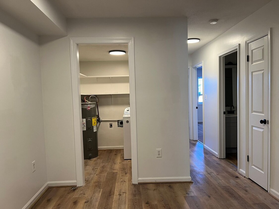 Building Photo - Oak Grove Village Apartments- Close to Lew...