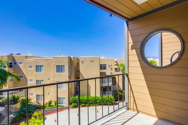 Foto del edificio - Prime Carlsbad Location - Available July 2025