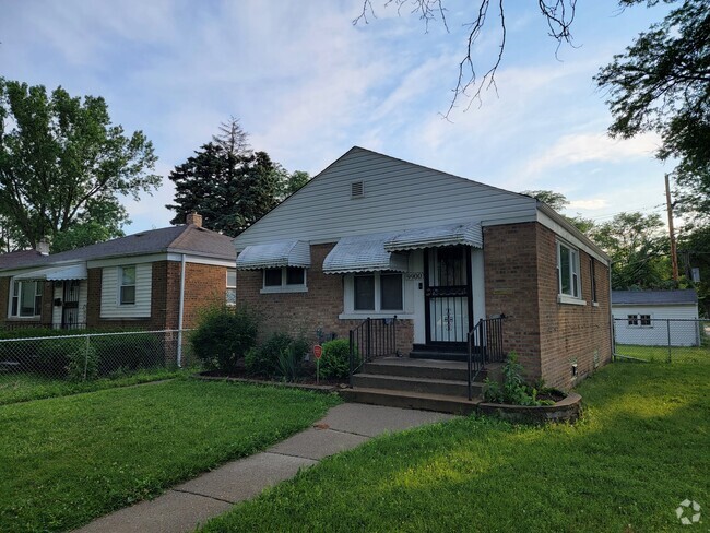 Building Photo - 9900 S Paxton Ave