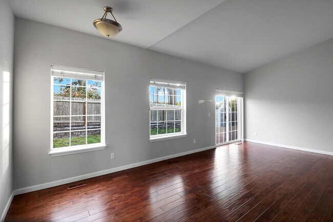 Foto del edificio - 3 Bed 2.5 Bath - Fireside - RV/Boat Parking - Fort Nugent Park