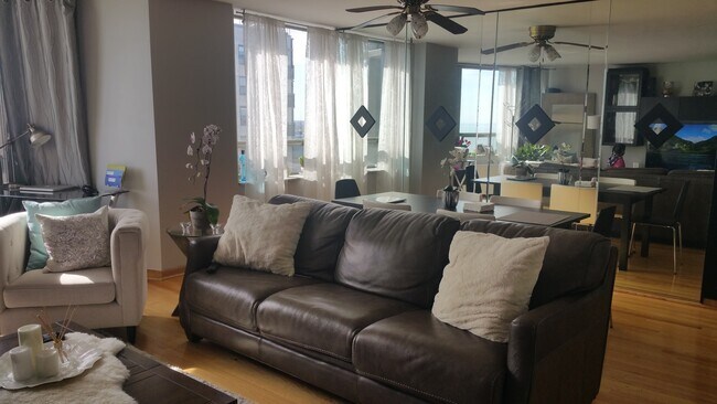 Foto del edificio - 5701 N Sheridan Rd