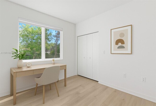 Foto del edificio - 170 NW 158th St