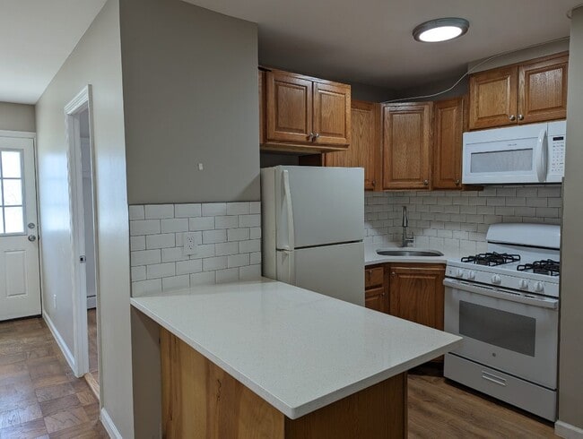 Building Photo - 5A Hemlock Dr