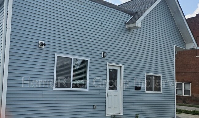 Building Photo - 1363 Blaine Ave