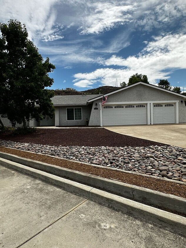 Primary Photo - Amazing 5-Bedroom Ranch Style Home w/ 3-Ca...