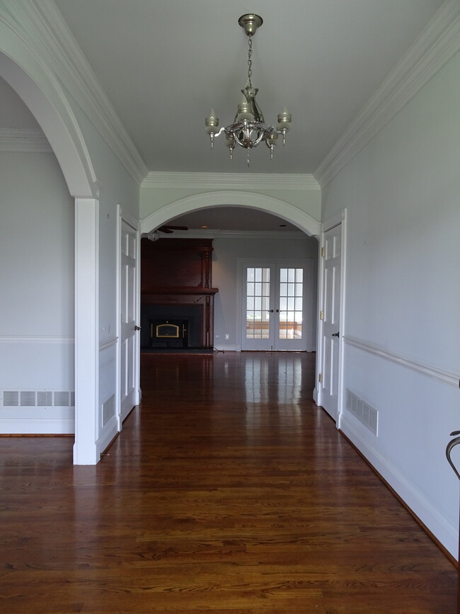 Building Photo - Single Family Home