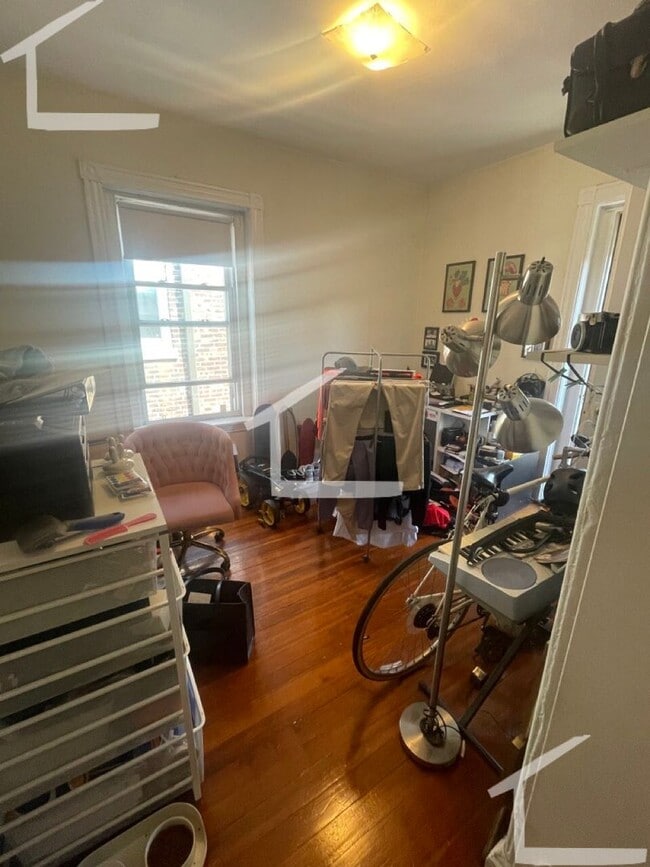 Building Photo - Gorgeous 2.5 bedroom in Brookline