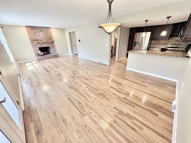 Building Photo - 13972 E Arizona Ave