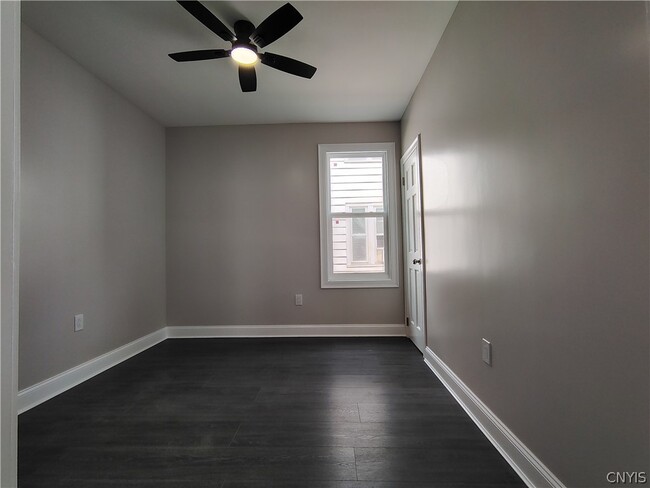 Foto del edificio - 1539 Taylor Ave