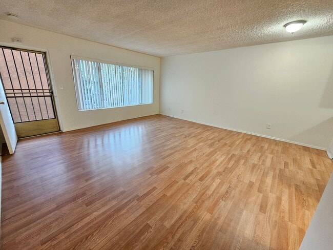 Building Photo - 1 bed /1 bath Downtown Long Beach