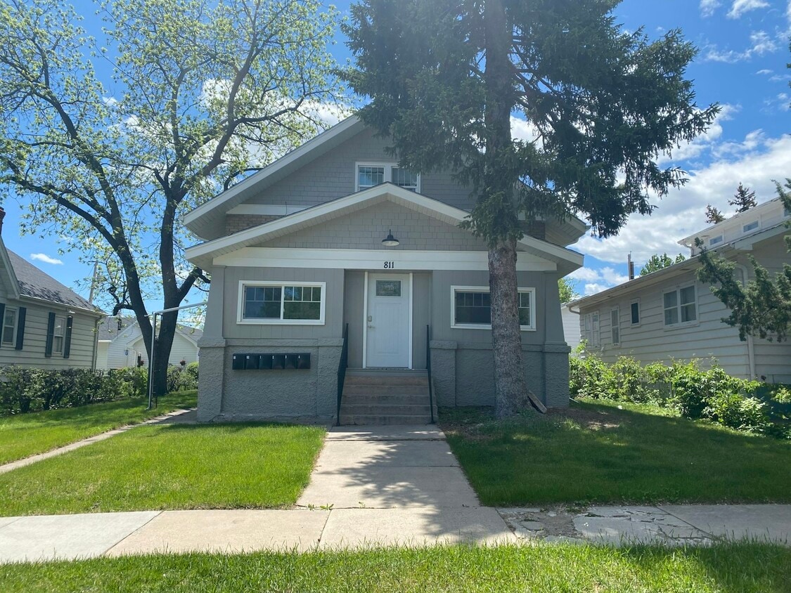 Primary Photo - 811 St James St