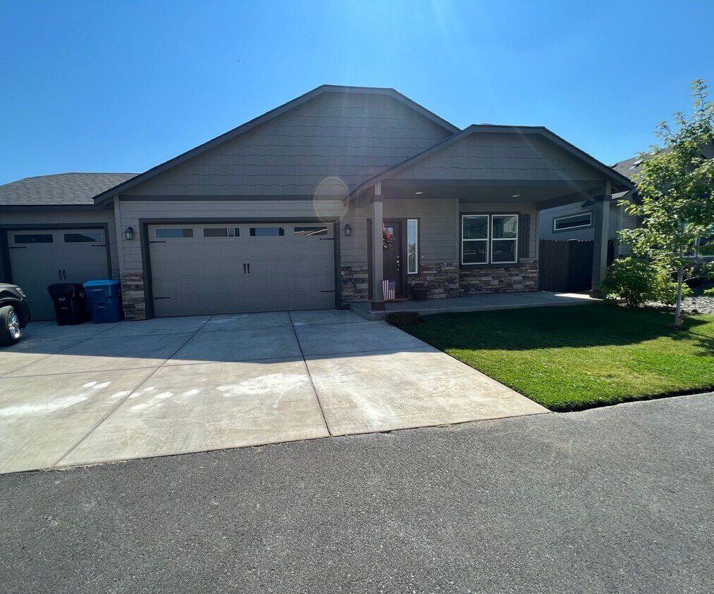 Primary Photo - Single level, triple car garage and A/C!