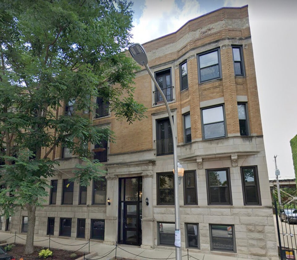 Primary Photo - 4214 N Kenmore Ave