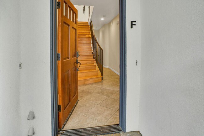 Foto del edificio - 366 Forward St