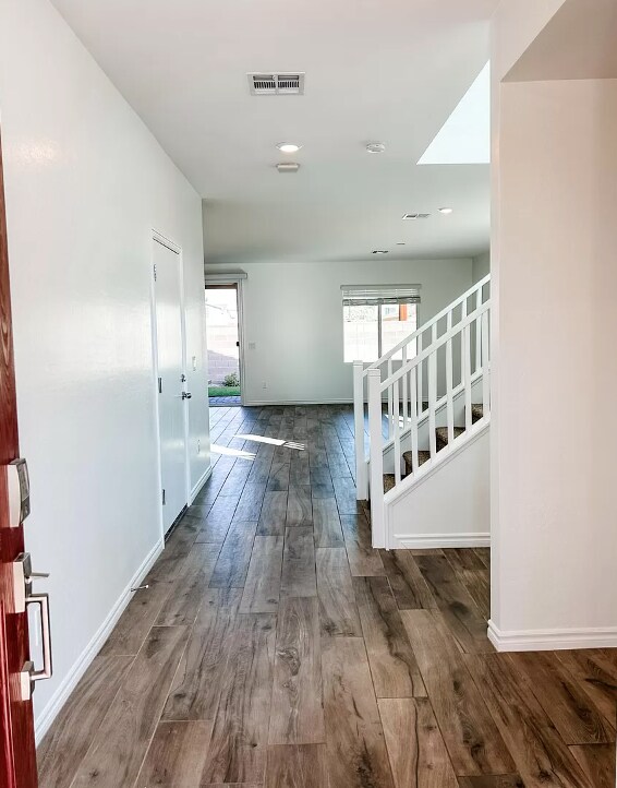 Building Photo - 4048 Henny Ave