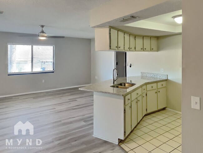 Foto del edificio - 8703 Briar Patch Dr