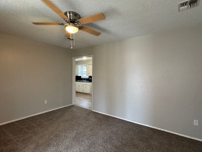 Foto del edificio - 3310 SW Salinas- AVAILABLE NOW!