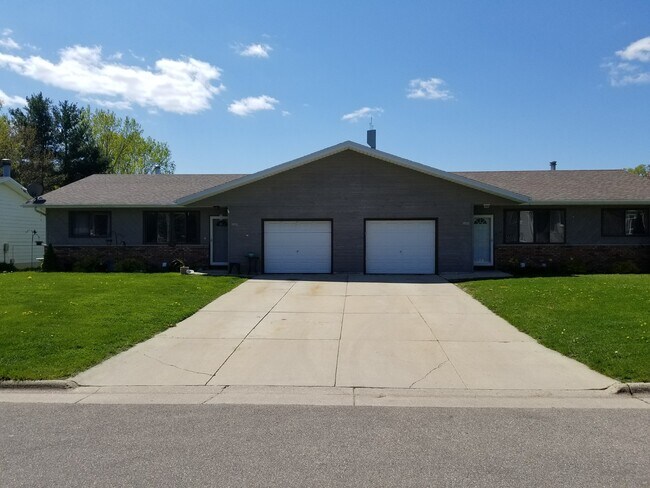 2685 (izquierda) - 2687 Richardson Street