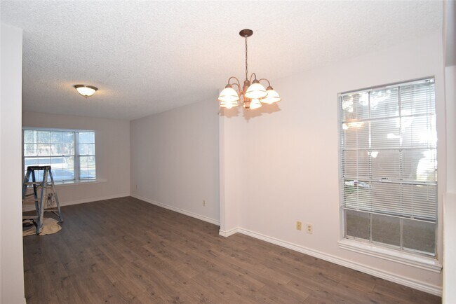 Foto del edificio - 14239 Misty Meadow Ln
