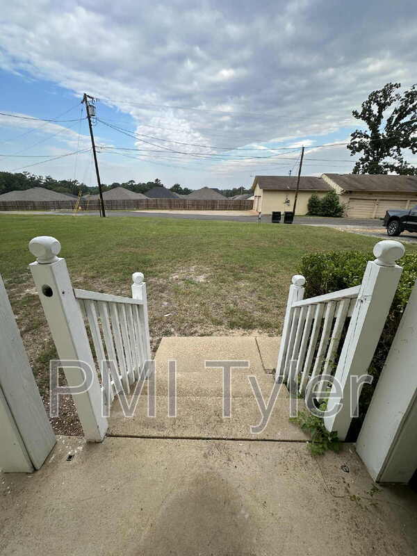 Foto del edificio - 107 Tracy Lynn St