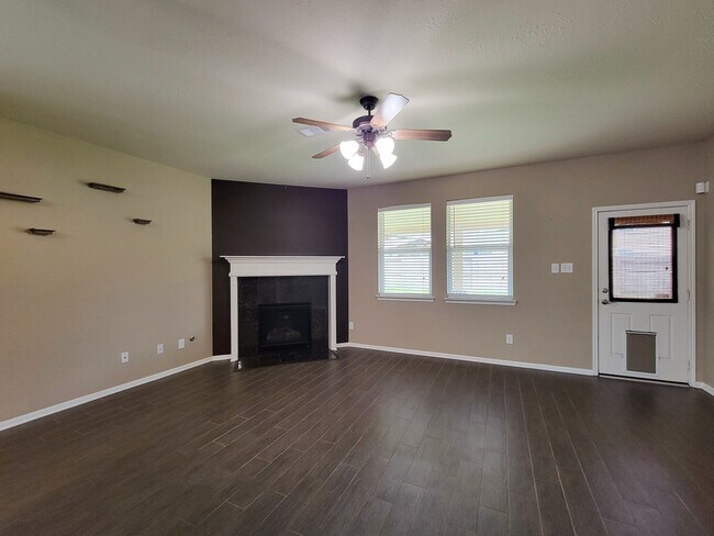 Foto del edificio - 805 Arlington Pointe Dr