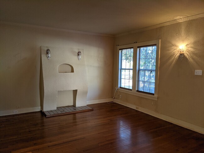 Building Photo - 510 W Gramercy Pl