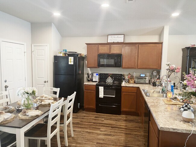 Otro - 1292 S Kingfisher Ln