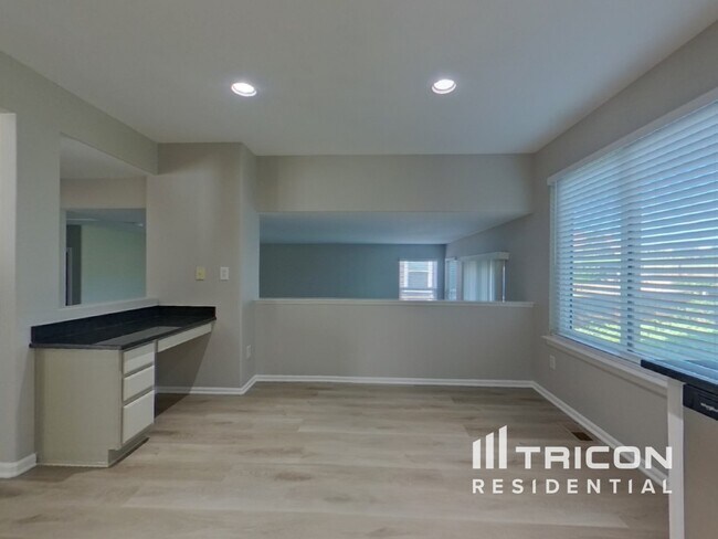 Foto del edificio - 9995 Strathfield Ln