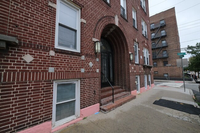 Building Photo - 58 Van Reypen St