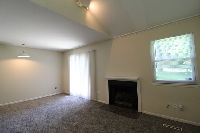Foto del edificio - 2 Bedroom 1 Bath Duplex in the Westport Area
