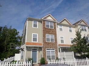 Building Photo - 11711 Mezzanine Dr