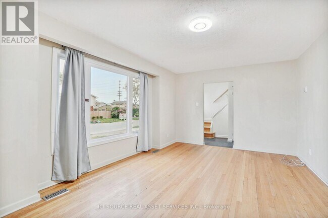 Photo du bâtiment - 1391 Claymor Ave