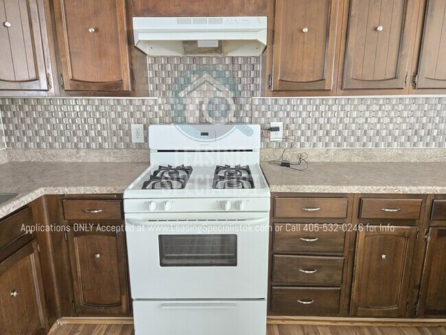 Foto del edificio - Charming Del City 4 Bed 2 bath!