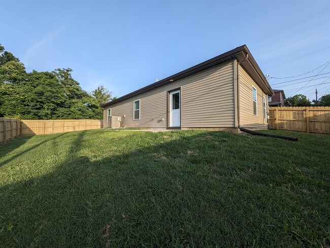 Foto del edificio - 426 W 4th St