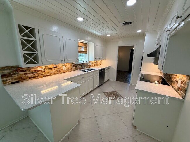 Foto del edificio - 1710 Dickerson Dr