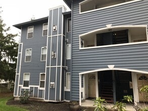 Building Photo - 300 N Oak Harbor St