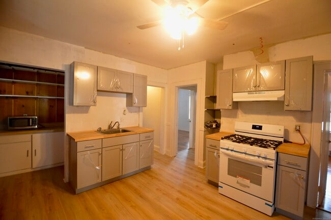 Foto del edificio - 61 Burr Ct