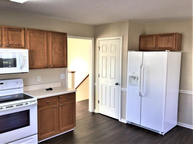 Building Photo - 5525 Bridgegate Drive