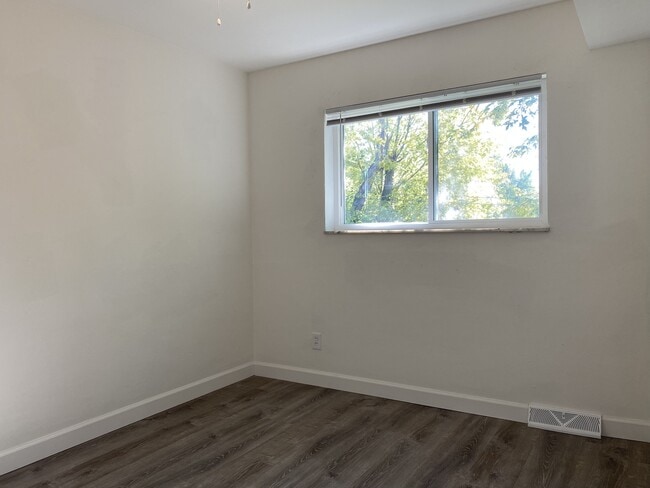 Building Photo - 3980 Brittany Cir