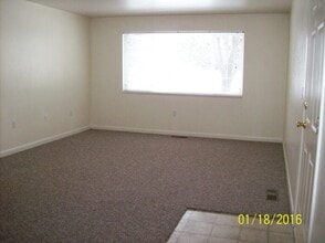 Building Photo - 343 W Pine St